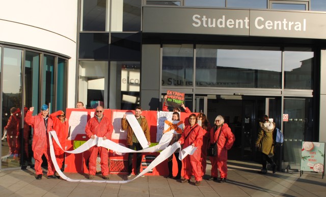 Fossil Free Huddersfield University petition with 1000 signatures