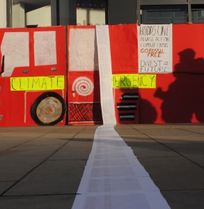 Fossil Free Huddersfield University petition with 1000+ signatures